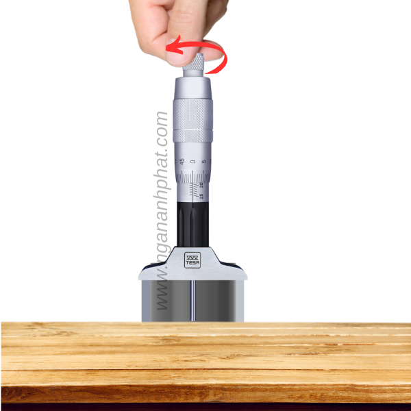 xoay_num_van_de_tiep_xuc_voi_mat_day